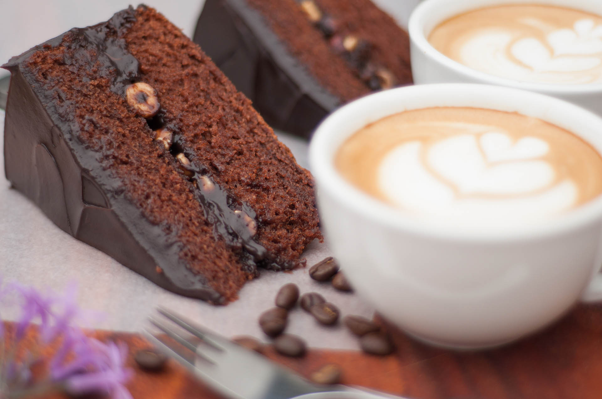 Holiday Snacks - Check out this amazing cake topped with Exotica Hazelnut  Latte, done by one of our followers 😱😍 doesn't it look amazing?! . .  #HolidaySnacksLimited #HolidaySnacks #Holiday #Snacks #Snack #SnackTime #